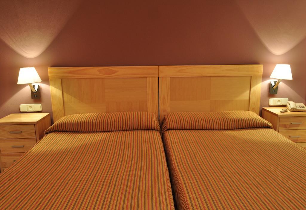 Hotel Los Rosales Almansa Room photo