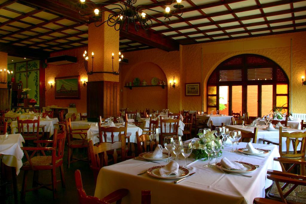 Hotel Los Rosales Almansa Exterior photo